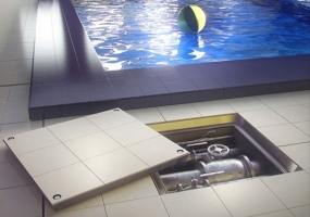 Люки в пол,которых не видно.Напольный люк Фьюжен используется для управления подачей воды в бассейн.